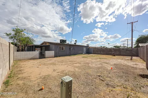 Exterior - 7616 W Mitchell Dr, Phoenix, AZ 85033 photo 10 of 12