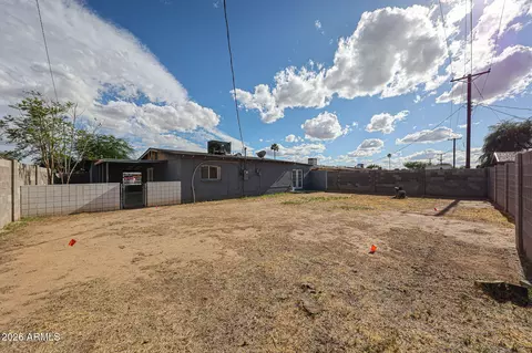Exterior - 7616 W Mitchell Dr, Phoenix, AZ 85033 photo 3 of 12