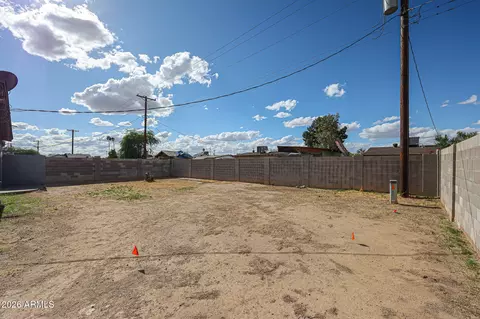Exterior - 7616 W Mitchell Dr, Phoenix, AZ 85033 photo 9 of 12