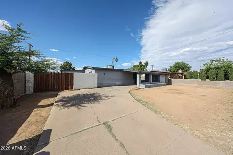 Exterior - 7616 W Mitchell Dr, Phoenix, AZ 85033 photo 6 of 12