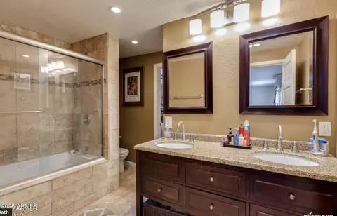 Bath - 2645 E Glenrosa Ave, Phoenix, AZ 85016 photo 1 of 1