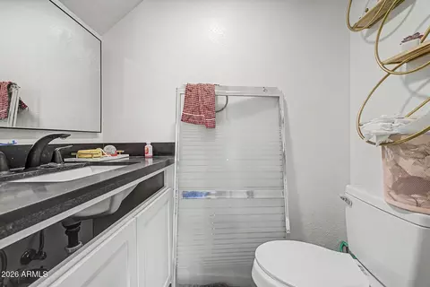 Bath - 760 Eugie Ave, Phoenix, AZ 85022 photo 1 of 2