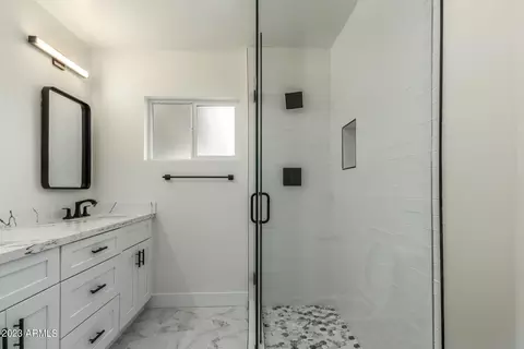 Bath - 5518 E Thomas Rd, Phoenix, AZ 85018 photo 4 of 4