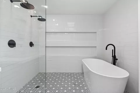 Bath - 4842 E Fairmount Ave, Phoenix, AZ 85018 photo 3 of 5