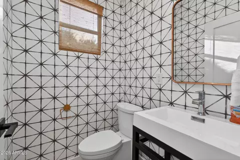 Bath - 4842 E Fairmount Ave, Phoenix, AZ 85018 photo 1 of 5