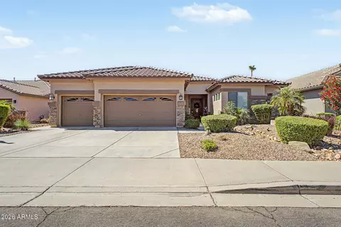 Exterior - 3915 E Meadowview Dr, Gilbert, AZ 85298 photo 2 of 12