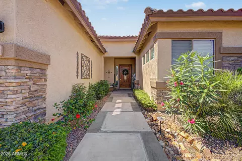 Exterior - 3915 E Meadowview Dr, Gilbert, AZ 85298 photo 3 of 12