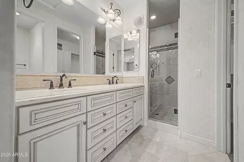 Bath - 2450 E Roma Ave, Phoenix, AZ 85016 photo 3 of 3