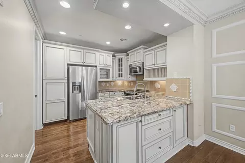 Kitchen - 2450 E Roma Ave, Phoenix, AZ 85016 photo 3 of 3