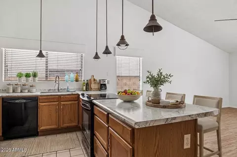 Kitchen - 12802 S 40th Pl, Phoenix, AZ 85044 photo 1 of 2
