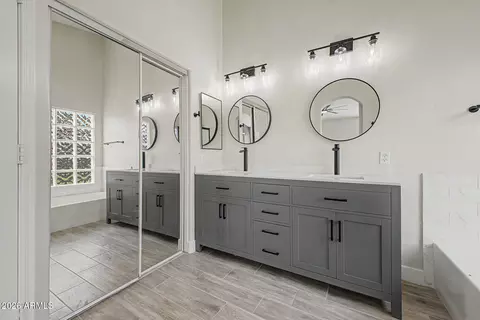 Bath - 723 W Douglas Ave, Gilbert, AZ 85233 photo 3 of 4