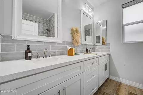 Bath - 5242 E Cambridge Ave, Phoenix, AZ 85008 photo 7 of 9