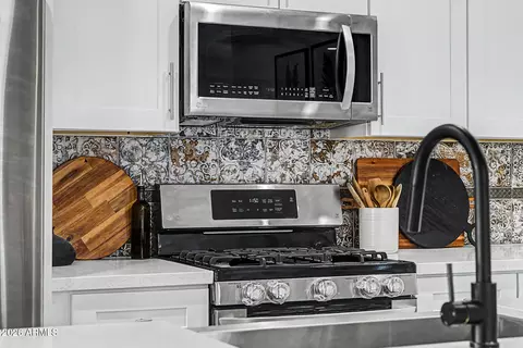 Kitchen - 5242 E Cambridge Ave, Phoenix, AZ 85008 photo 5 of 7