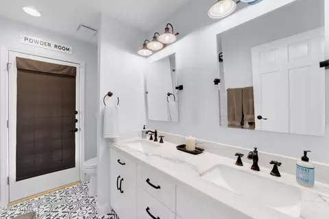 Bath - 133 W Pershing Ave, Phoenix, AZ 85029 photo 7 of 9