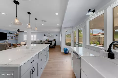Kitchen - 133 W Pershing Ave, Phoenix, AZ 85029 photo 5 of 9