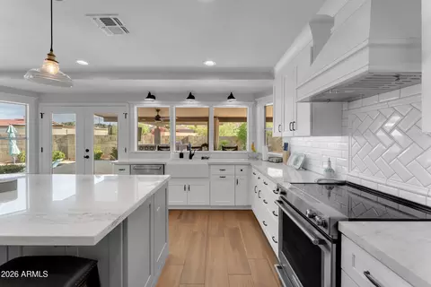 Kitchen - 133 W Pershing Ave, Phoenix, AZ 85029 photo 8 of 9