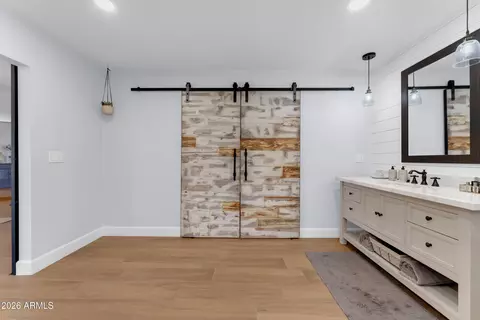 Bath - 133 W Pershing Ave, Phoenix, AZ 85029 photo 4 of 9