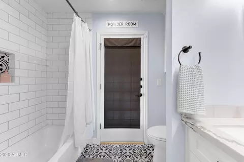Bath - 133 W Pershing Ave, Phoenix, AZ 85029 photo 8 of 9