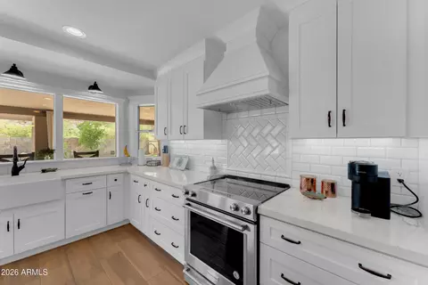 Kitchen - 133 W Pershing Ave, Phoenix, AZ 85029 photo 7 of 9