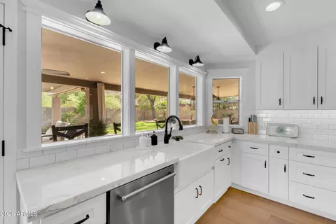 Kitchen - 133 W Pershing Ave, Phoenix, AZ 85029 photo 3 of 9
