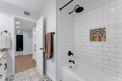 Bath - 133 W Pershing Ave, Phoenix, AZ 85029 photo 9 of 9