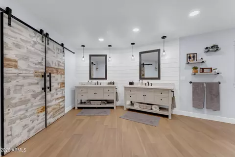 Bath - 133 W Pershing Ave, Phoenix, AZ 85029 photo 1 of 9