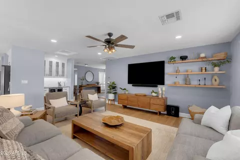Living - 133 W Pershing Ave, Phoenix, AZ 85029 photo 4 of 4