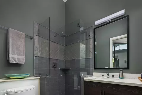Bath - 4343 E Marion Way, Phoenix, AZ 85018 photo 4 of 5