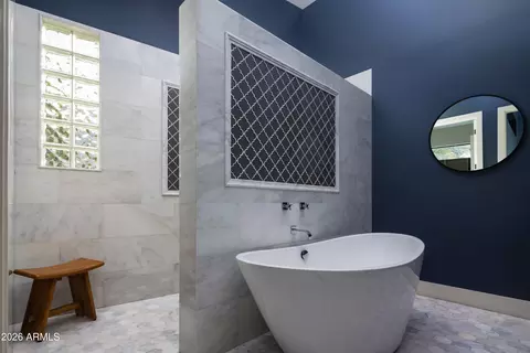 Bath - 4343 E Marion Way, Phoenix, AZ 85018 photo 2 of 5
