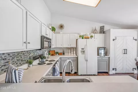 Kitchen - 2082 E San Tan Ct, Gilbert, AZ 85296 photo 4 of 4