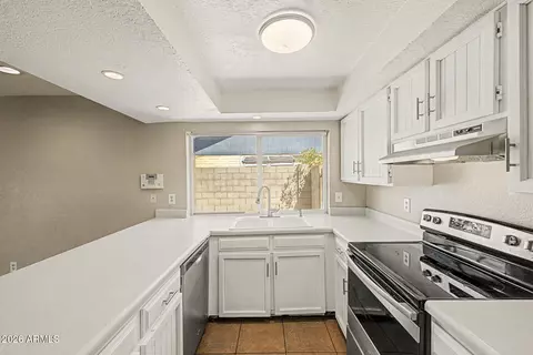 Kitchen - 3410 W Juniper Ave, Phoenix, AZ 85053 photo 4 of 4