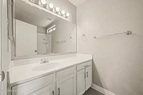 Bath - 3410 W Juniper Ave, Phoenix, AZ 85053 photo 2 of 2