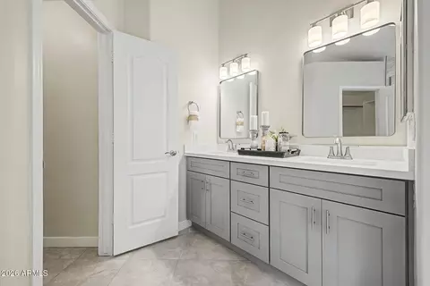 Bath - 4413 E Villa Rita Dr, Phoenix, AZ 85032 photo 2 of 3
