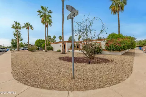 Exterior - 102 W Echo Ln, Phoenix, AZ 85021 photo 3 of 8
