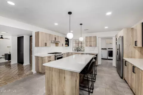 Kitchen - 102 W Echo Ln, Phoenix, AZ 85021 photo 4 of 4