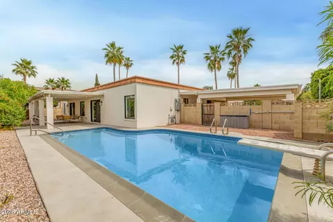 Exterior - 102 W Echo Ln, Phoenix, AZ 85021 photo 7 of 8