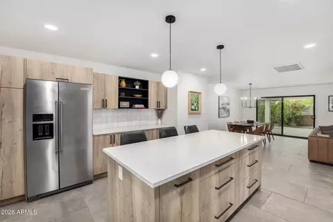 Kitchen - 102 W Echo Ln, Phoenix, AZ 85021 photo 2 of 4