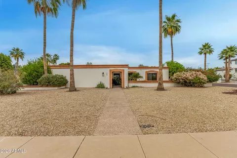 Exterior - 102 W Echo Ln, Phoenix, AZ 85021 photo 1 of 8