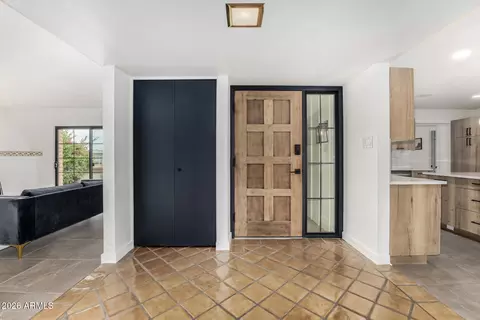 Entry Way - 102 W Echo Ln, Phoenix, AZ 85021 photo 1 of 1
