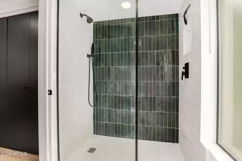Bath - 102 W Echo Ln, Phoenix, AZ 85021 photo 2 of 4