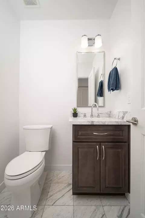 Bath - 4738 N 24th Pl, Phoenix, AZ 85016 photo 4 of 6