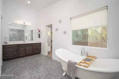 Bath - 4738 N 24th Pl, Phoenix, AZ 85016 photo 1 of 6