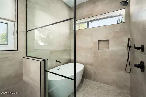 Bath - 4126 E Campbell Ave, Phoenix, AZ 85018 photo 4 of 6