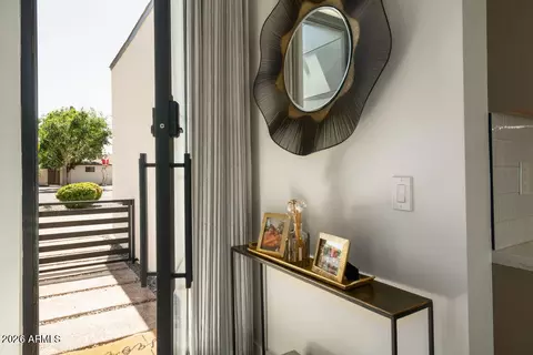 Entry Way - 4126 E Campbell Ave, Phoenix, AZ 85018 photo 2 of 2