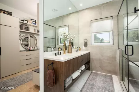 Bath - 4126 E Campbell Ave, Phoenix, AZ 85018 photo 2 of 6