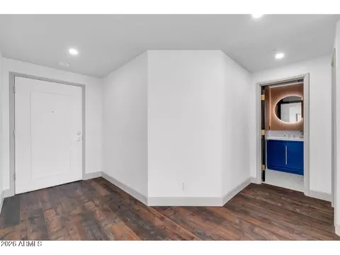 Entry Way - 1040 E Osborn Rd #1004, Phoenix, AZ 85014 photo 1 of 2