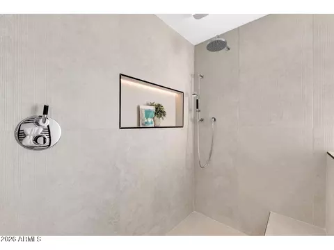 Bath - 1040 E Osborn Rd #1004, Phoenix, AZ 85014 photo 2 of 7