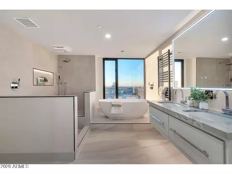 Bath - 1040 E Osborn Rd #1004, Phoenix, AZ 85014 photo 1 of 7