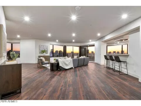 Living - 1040 E Osborn Rd #1004, Phoenix, AZ 85014 photo 3 of 13