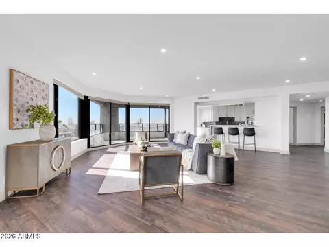 Living - 1040 E Osborn Rd #1004, Phoenix, AZ 85014 photo 11 of 13